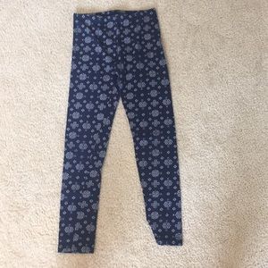 Old Navy navy leggings with a square pattern